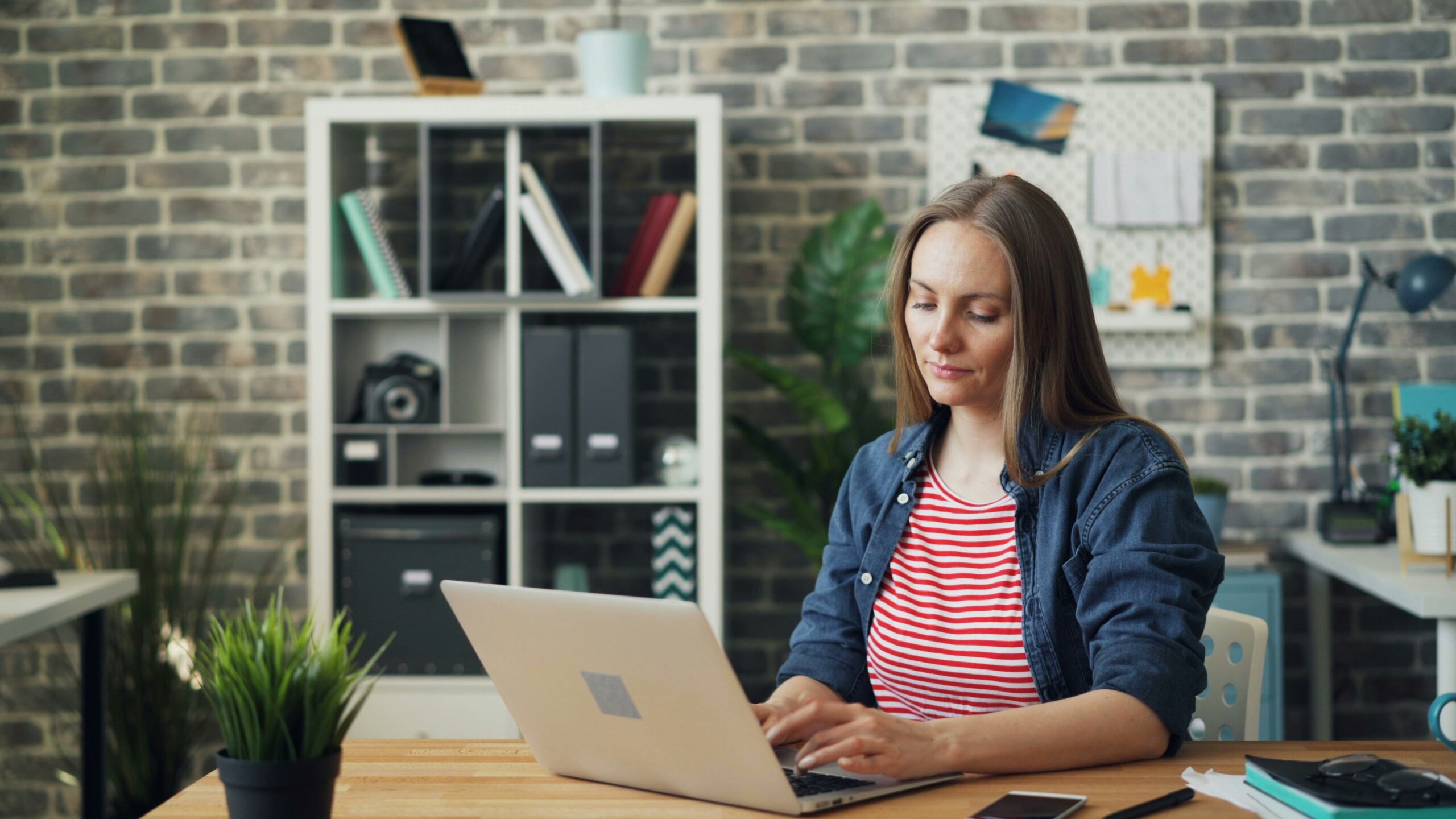 Woman working on a laptop in a modern workspace, symbolizing ethical SEO practices and the importance of white hat link building for sustainable search rankings. | Day by Day Digital Woman working on a laptop in a modern workspace, symbolizing ethical SEO practices and the importance of white hat link building for sustainable search rankings.